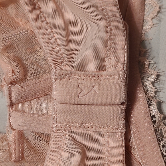 💕 EUC Victoria's Secret Ladies/Teens Push Up Without Padding Underwire Bra, 34C - Picture 10 of 11